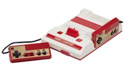 Оригниальный Famicom образца 1984 года